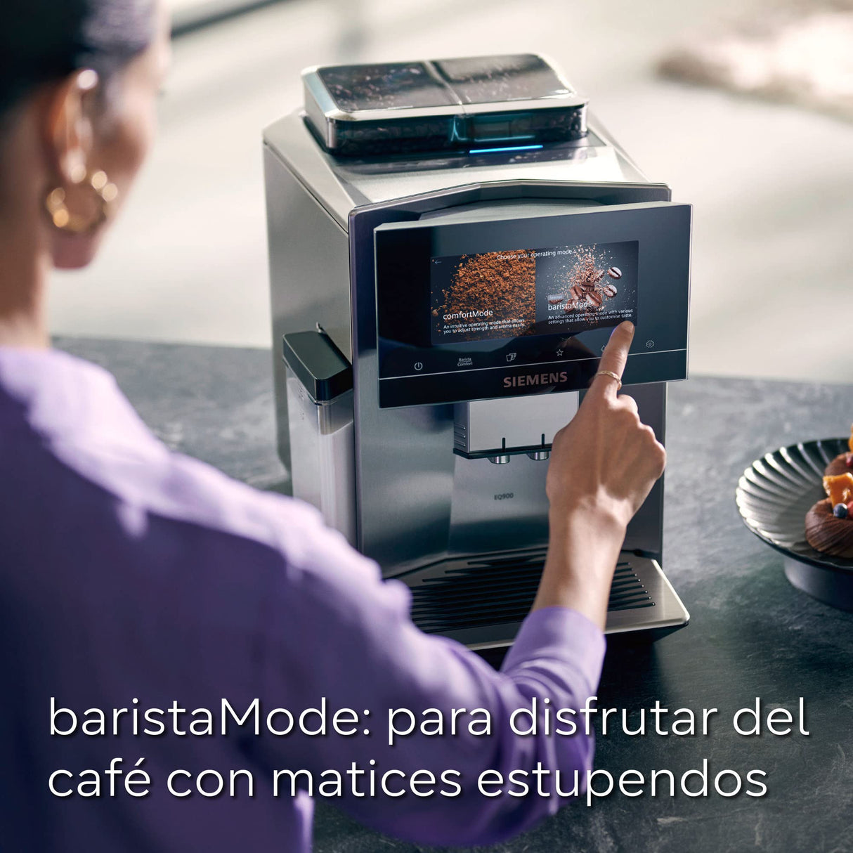 SIEMENS - Cafetera Superautomática, EQ700, Pantalla iSelect de 5", coffeWorld, Molinillo, Home Connect, Acero Inoxidable, TQ707R03