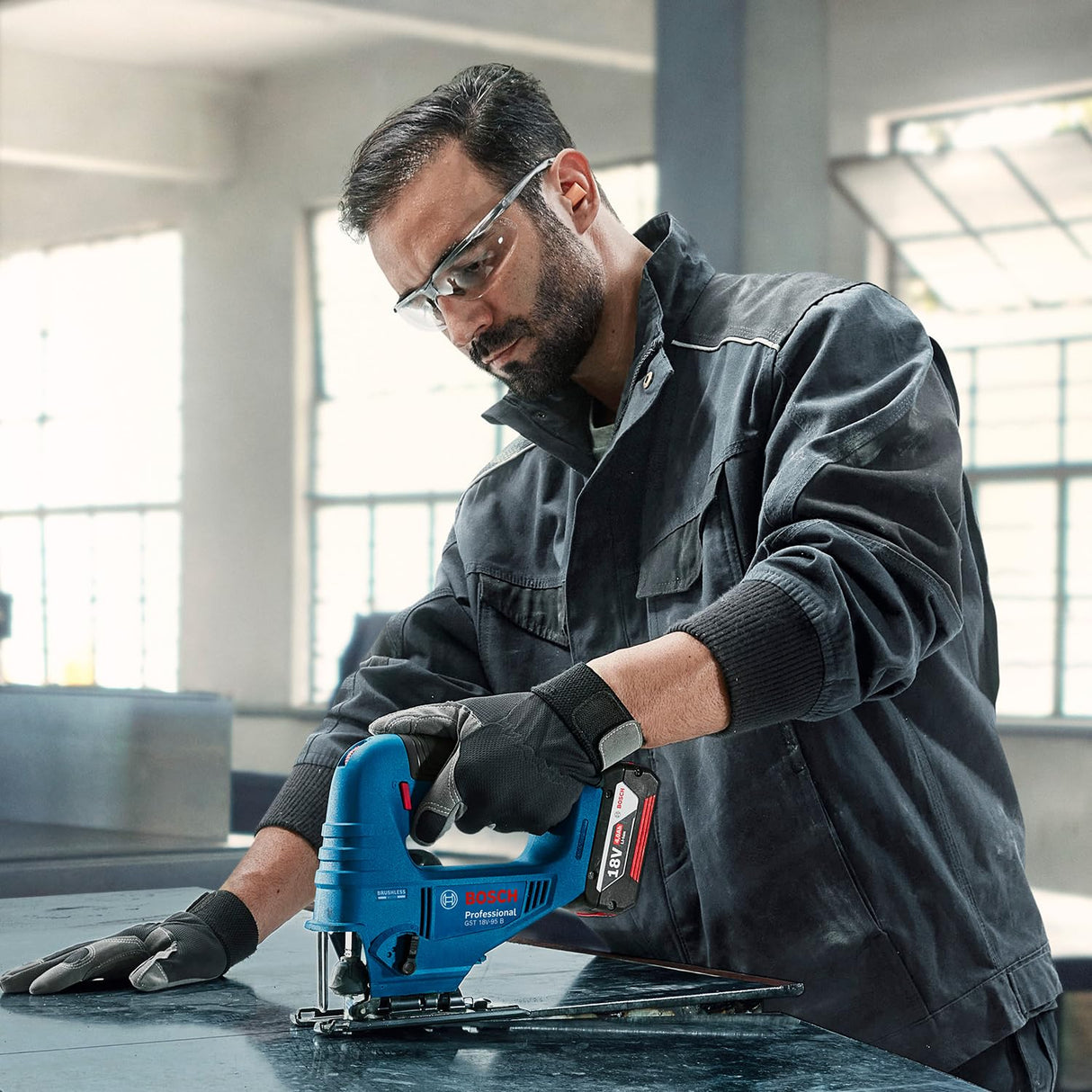 Bosch Professional 18V System sierra de calar a batería GST 18V95 B (incl. Maletín de transporte)