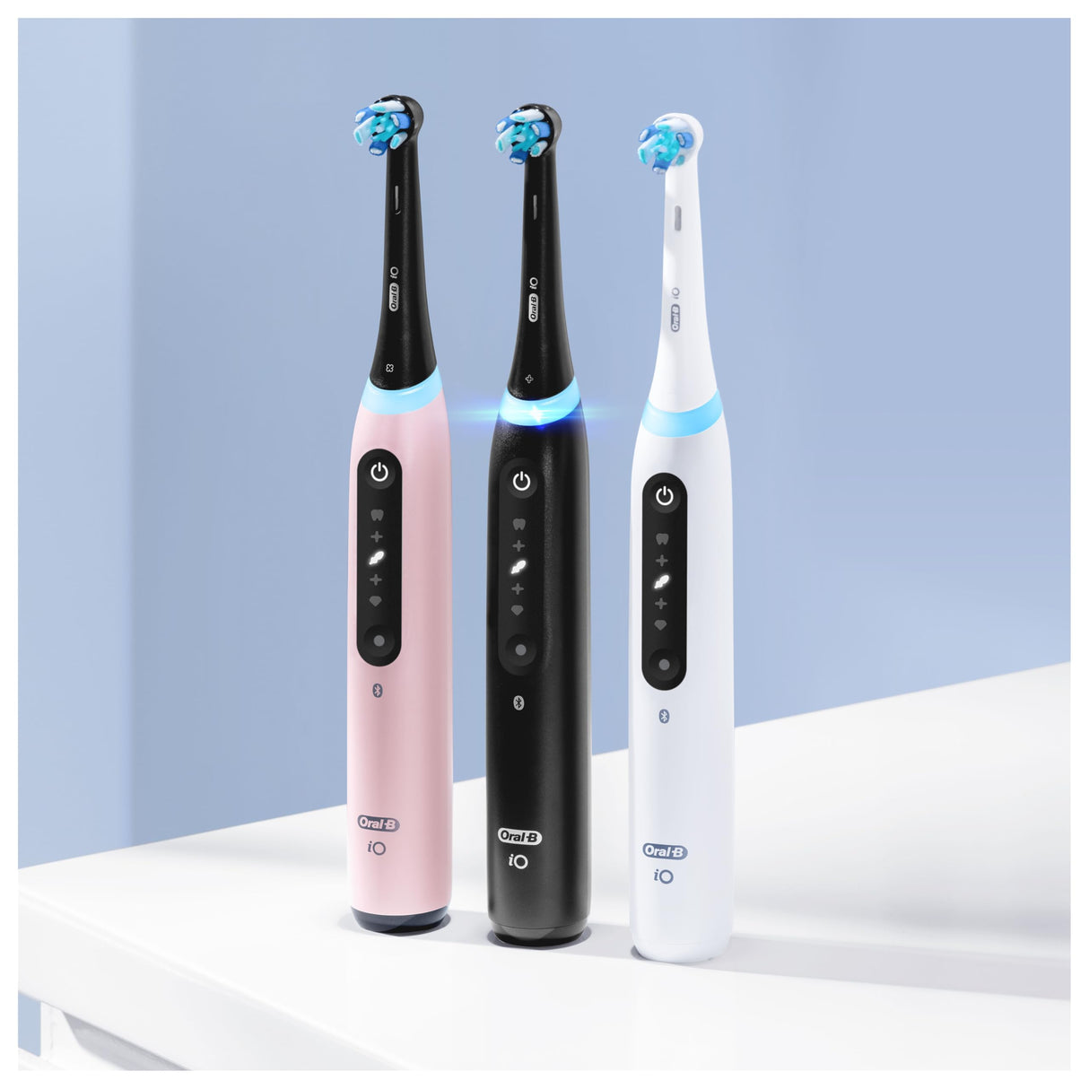 Oral-B iO 5 Cepillo de Dientes Eléctrico Negro Recargable, 1 Cabezal y Estuche De Viaje, 1 Portarrecambios, 5 Modos De Cepillado Con Blanqueamiento Dental, Sensor De Presión, Diseñado por Braun