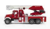 bruder 02821 - Camión de bomberos Mack Granite con bomba - 1:16 Vehículo, Camión de bomberos, Llamada de emergencia, Camión de bomberos, Juguete