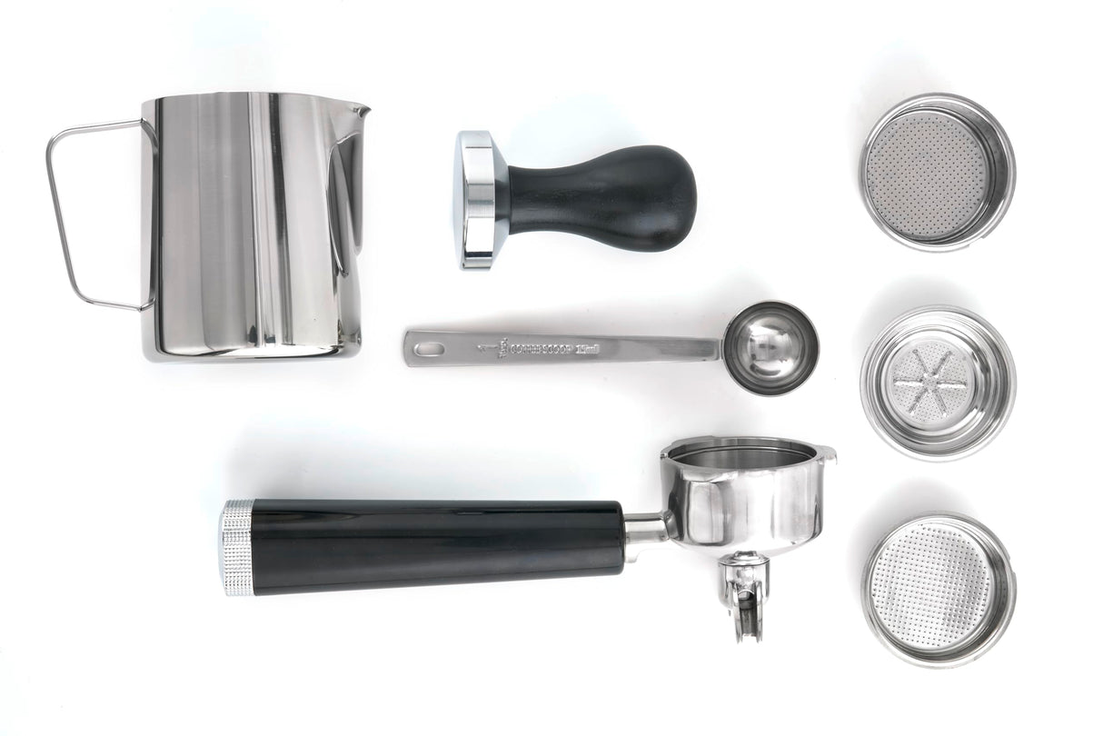 Caso Espresso Gourmet - Cafetera de acero inoxidable con bomba Ulka 19 bares con espumador de leche, para café en polvo o cápsulas ESE, para 2 tazas, con placa calefactora para taza