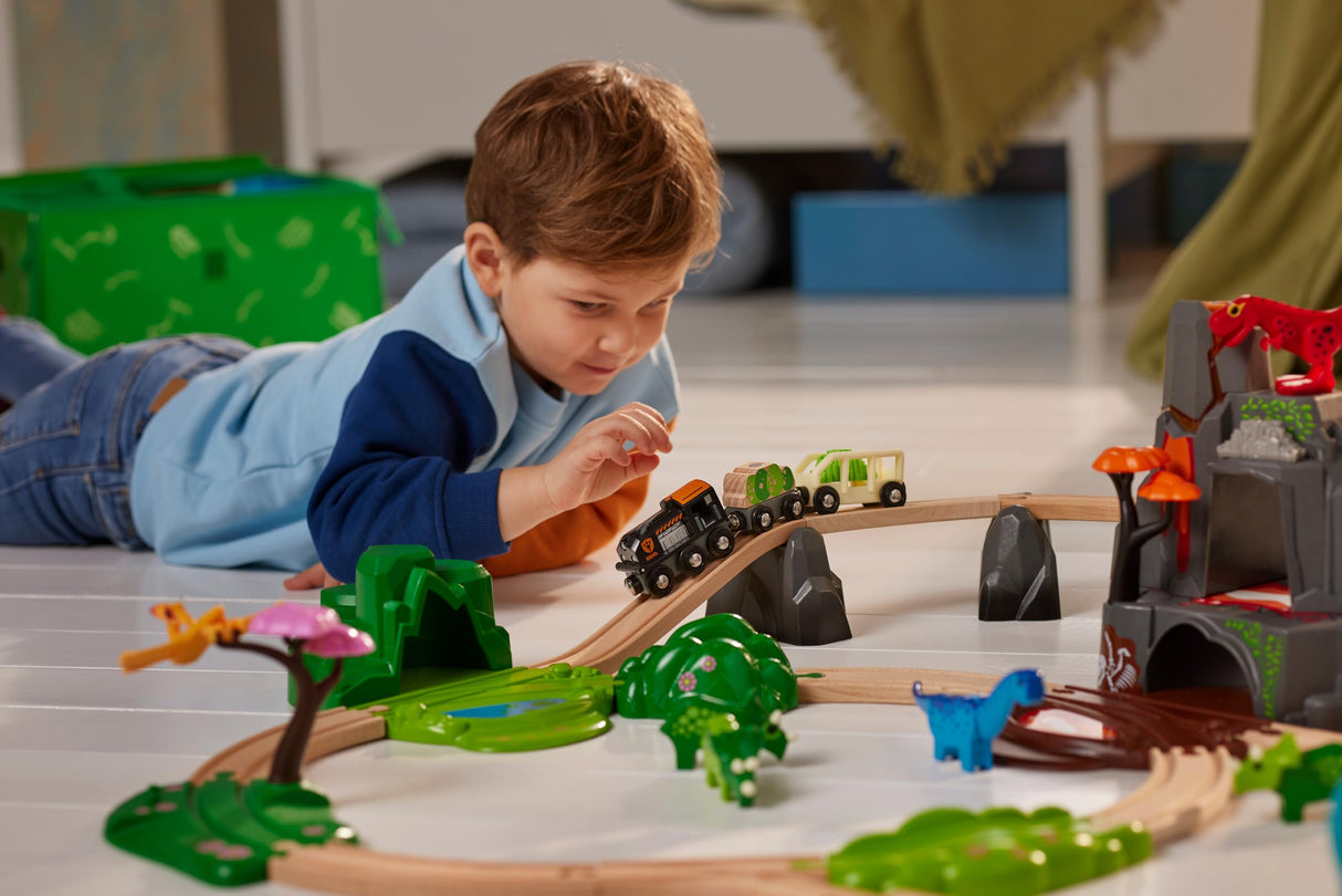 BRIO - Kit de Construcción Jurásico Deluxe, Circuito de Tren, Dinosarios, Volcán con Sonidos, Accesorios, Niños 3 Años o más
