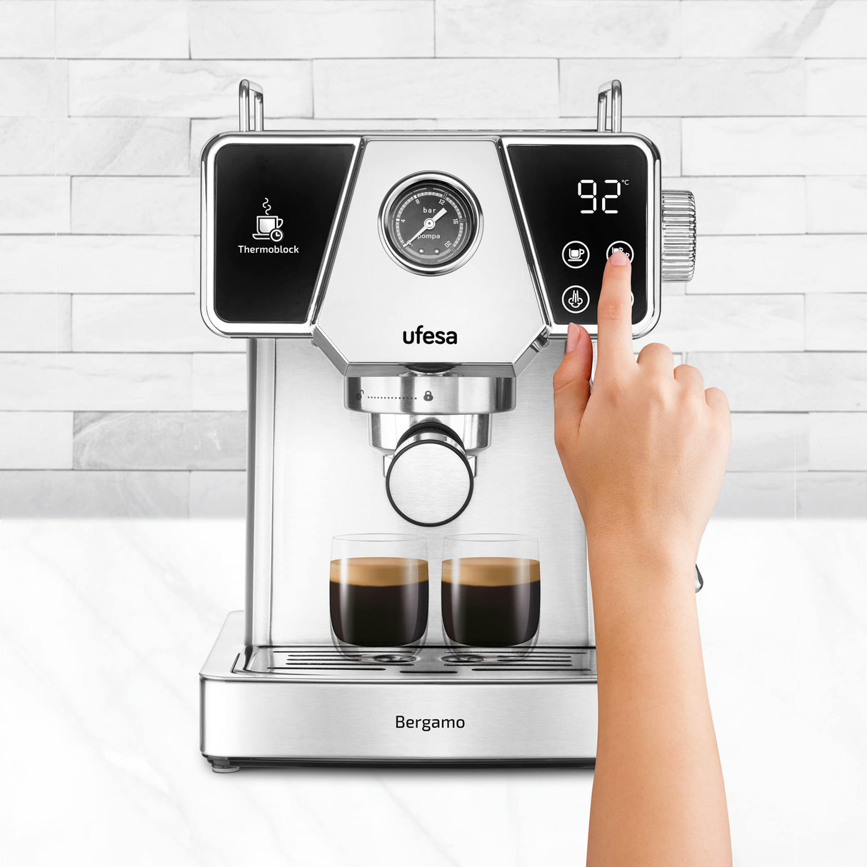 Ufesa Bergamo Cafetera Expresso y Capuccino con Manómetro, 20 Bares, 1350W, Panel Táctil, Vaporizador Orientable, Sistema Thermoblock, Depósito 1.8L, 1 o 2 Cafés, Inox