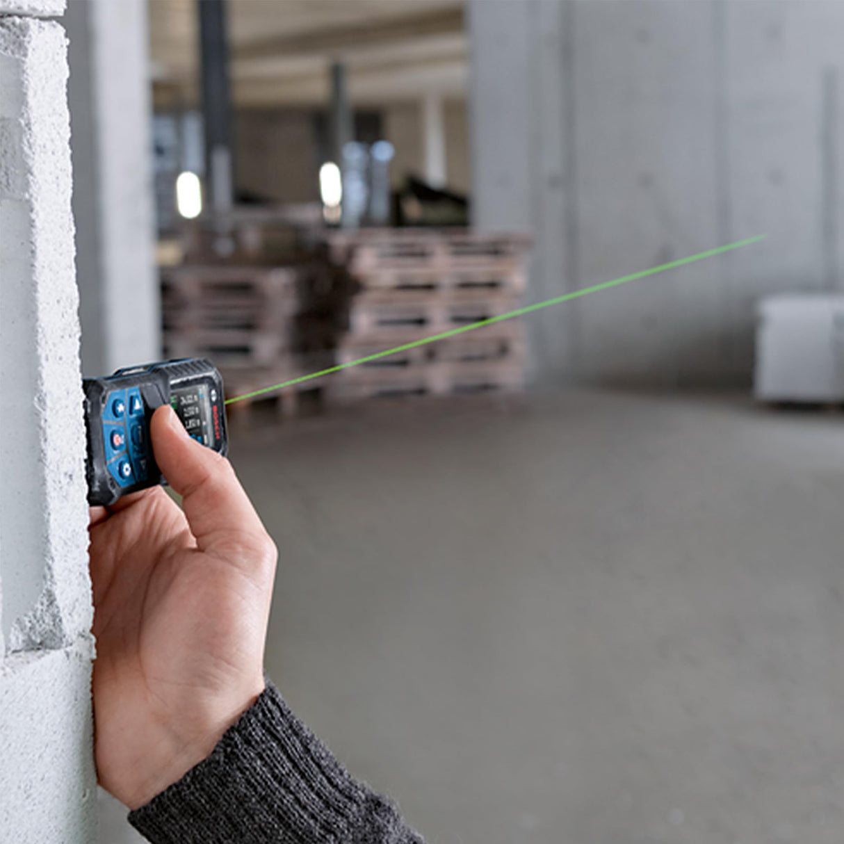 Bosch Professional medidor láser GLM 50-27 CG (láser verde, alcance: hasta 50 m, robusto, IP65, transferencia de datos mediante Bluetooth, 2 pilas AA, correa de sujeción, estuche)