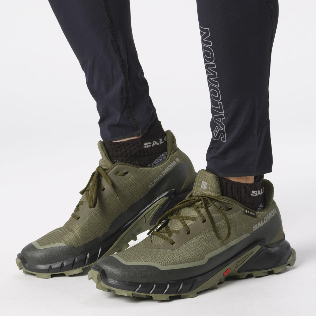 SALOMON Alphacross 5 Gore-tex, Zapatos de senderismo Hombre, Olive Night Black Deep Lichen Green, 42 EU