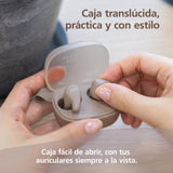 JVC Gumy Premium Auriculares Bluetooth True Wireless con Cancelación de Ruido, Bluetooth 5.4, Modo Ambiente, Baja Latencia, 26h batería, Estuche Translúcido USB-C, Marrón Mocha - HA-A23T-T