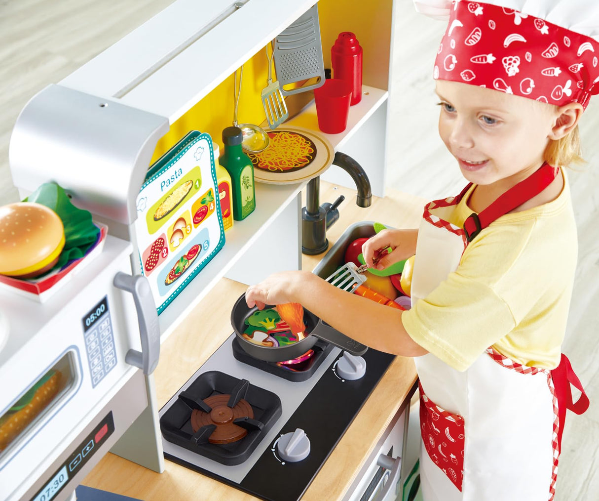 Hape Cocina Deluxe con Freidora – Cocina de Juguete con Fogones Electrónicos, Freidora y Accesorios para Niños de 3+