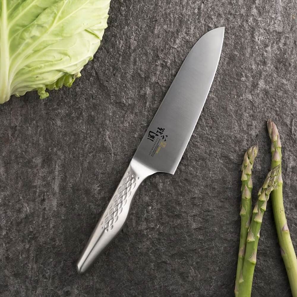 KAI Seki Magoroku Shoso Juego de cuchillos 3 piezas - Cuchillo multiusos de 12 cm, Cuchillo multiusos de 15 cm, Santoku de 16,5 cm - Acero 5CR15MoV 56 (±1) HRC - Mango de acero inoxidable 18-8