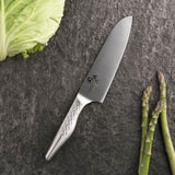 KAI Seki Magoroku Shoso Juego de cuchillos 3 piezas - Cuchillo multiusos de 12 cm, Cuchillo multiusos de 15 cm, Santoku de 16,5 cm - Acero 5CR15MoV 56 (±1) HRC - Mango de acero inoxidable 18-8