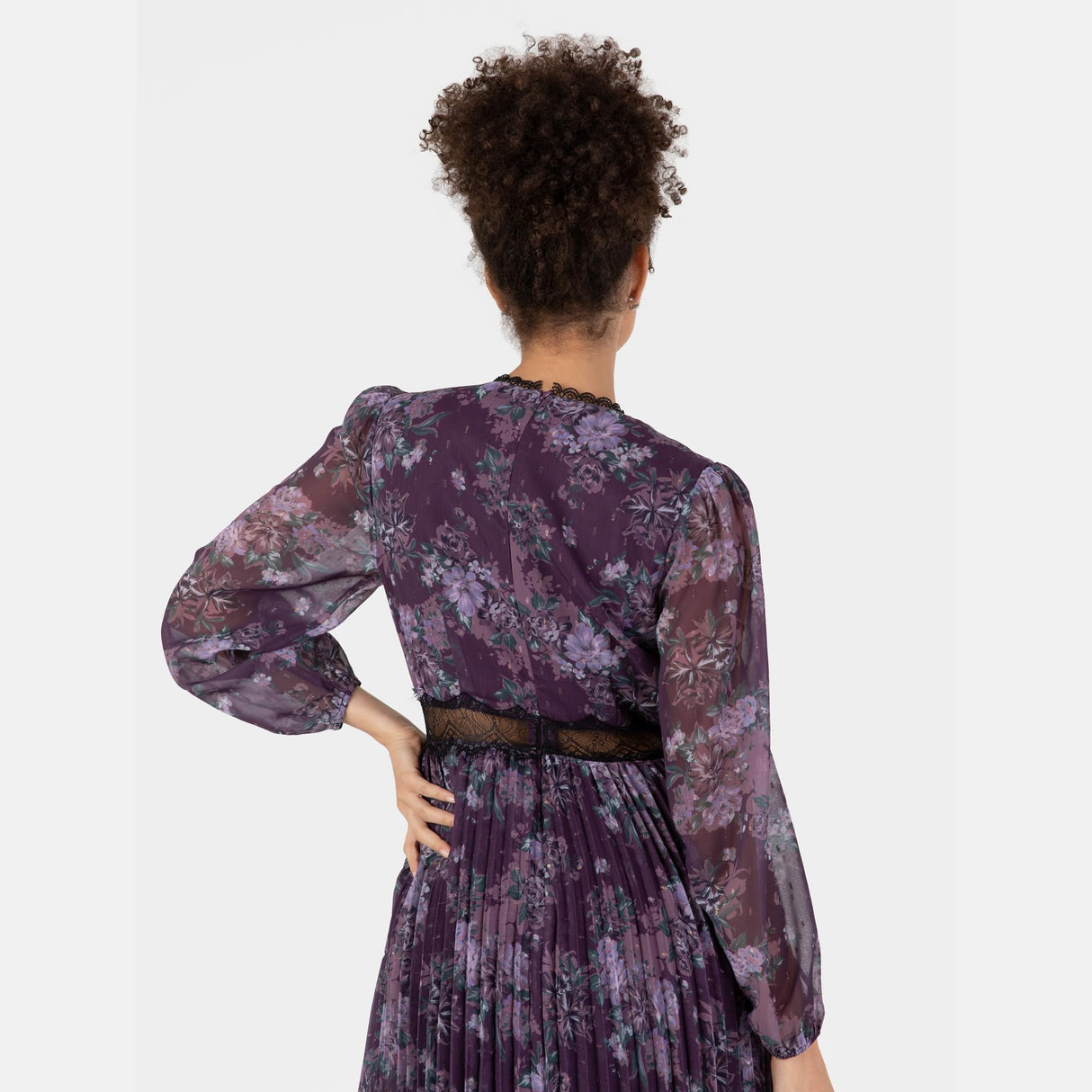 Anaya with Love Women's Midaxi Dress Ladies Long Blouson Sleeve V-Neck Tiered Pleated Lace Insert Empire A-Line Wedding Guest Evening Vestido, Purple Floral, 46 para Mujer