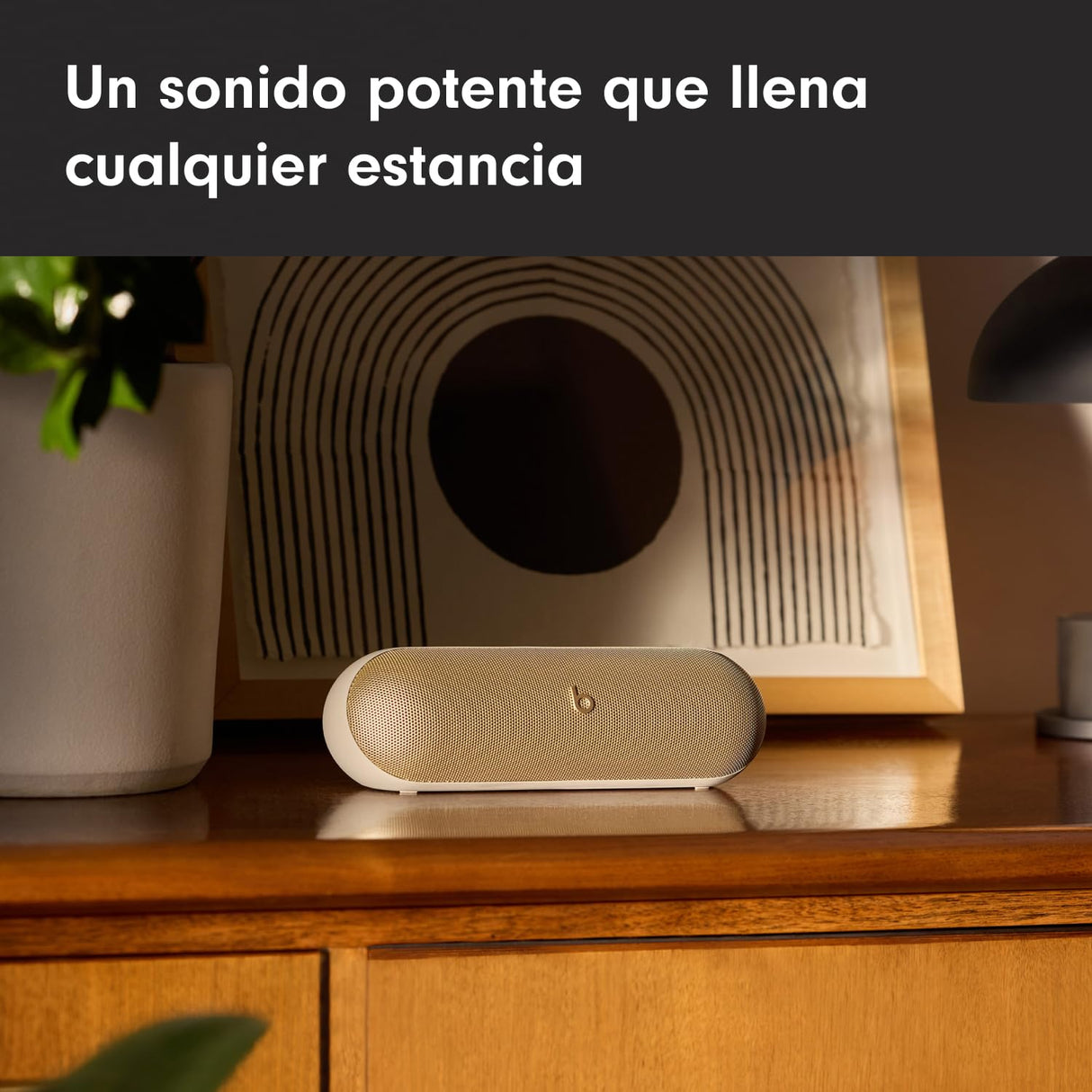 Beats Pill - Altavoz Bluetooth inalámbrico y Cargador portátil Mediante USB-C, hasta 24 Horas de autonomía, Resistencia al Agua IP67, Compatible con Apple y Android, micrófono Integrado – Champán