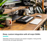 Novation Launchkey Mini 25 [MK4]: Controlador de teclado MIDI portátil, 25 teclas, USB e integración DAW. Modos Chord y Scale, pads de percusión, arpegiador y paquete de software de creación musical