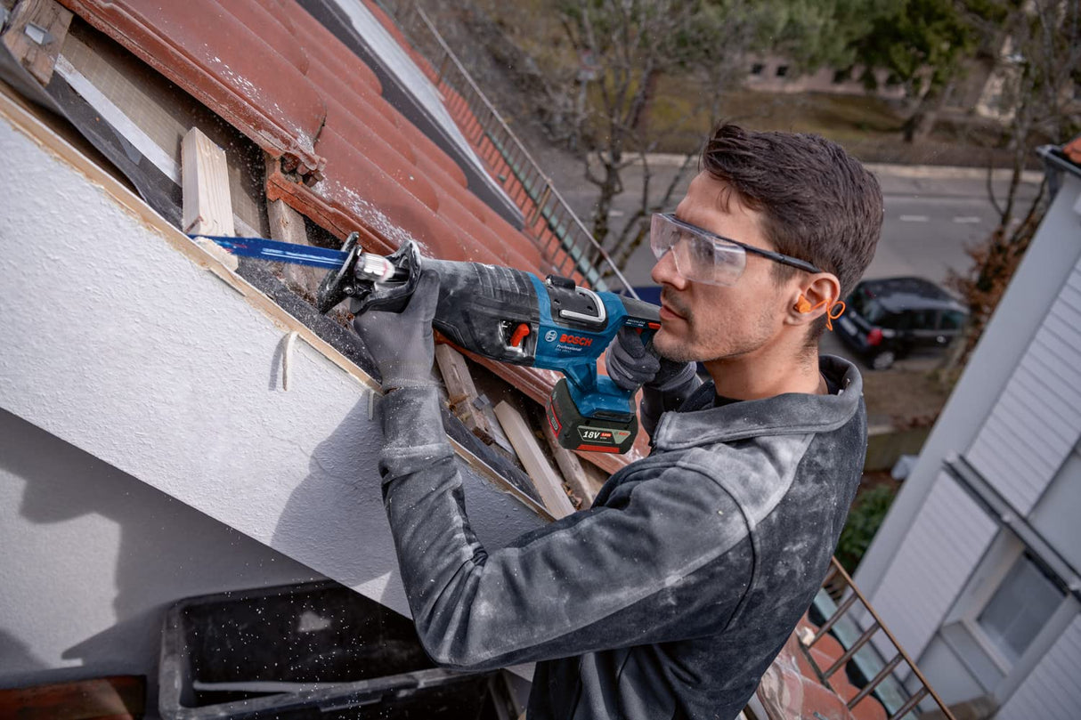 Bosch Professional 18V System GSA 18V-28 - Sierra sable a batería (0 - 2900 cpm, profundidad de corte 230 mm, sin batería, en L-BOXX)