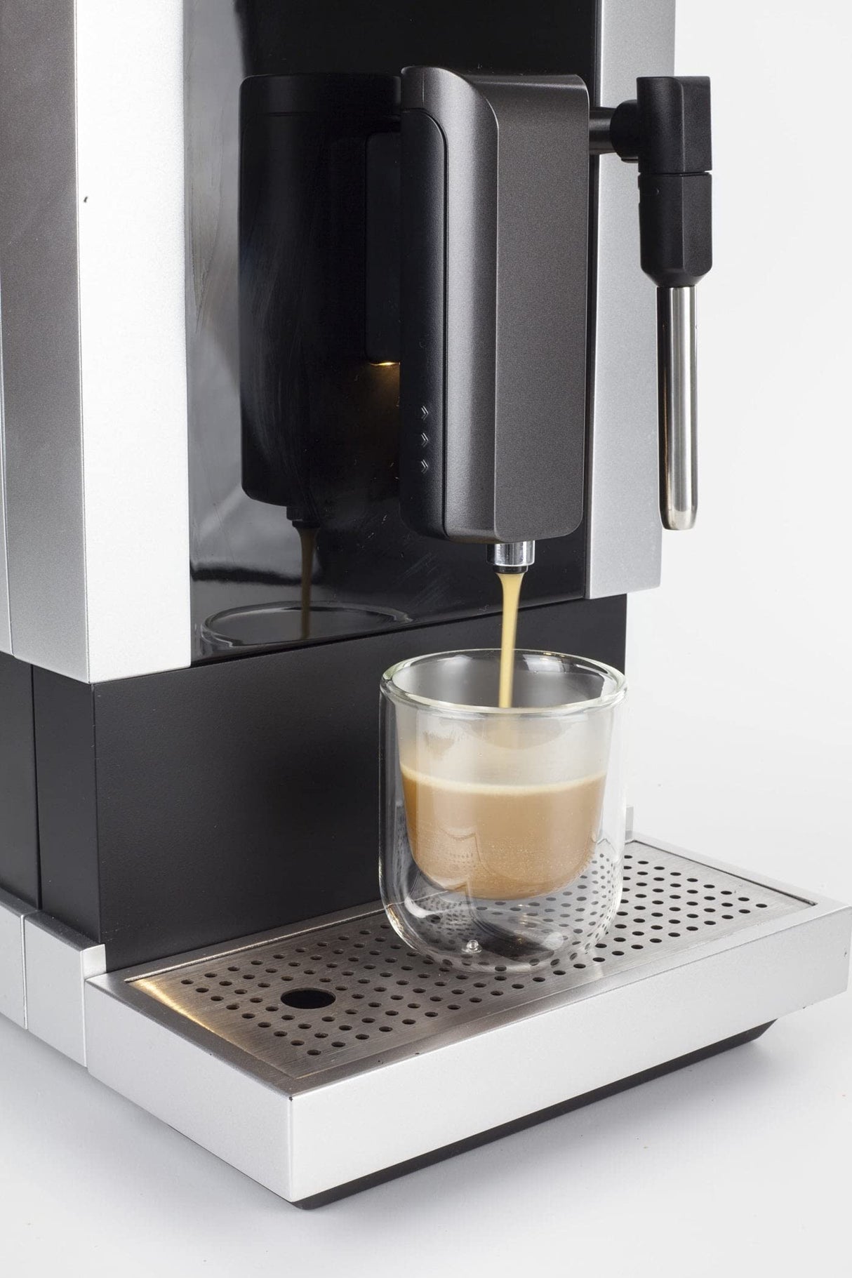 CASO Café Crema One - Cafetera superautomática con pantalla táctil, molinillo silencioso incorporado, Espumador de Leche, Boquilla vapor, Función de precalentamiento, negra y plateado