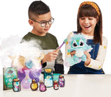 Magic Mixies Peluche Color Azul, Juguete Interactivo de Magia, con caldero de pócimas, Luces Efectos y Sonidos, muñeco con Muchos Accesorios como una Varita, (MGX01000)