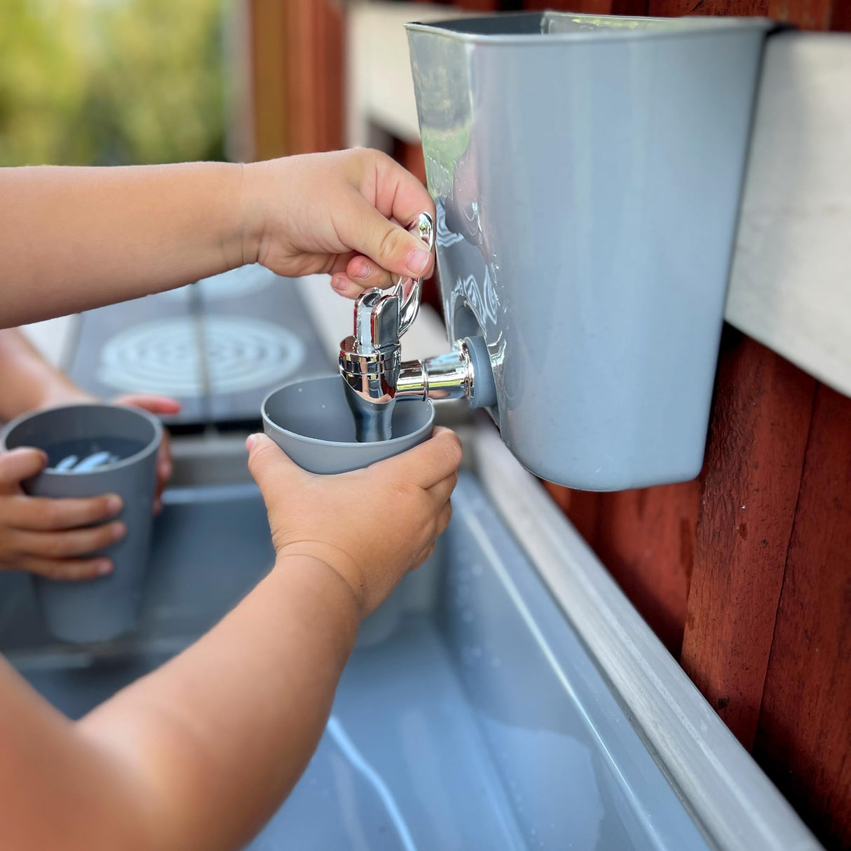 roba Ampliación de Cocina para casa de Juegos – Cocina Infantil al Aire Libre Blanco y marrón con Barbacoa y Placas de cocción – Accesorios para casa de Juegos de jardín a Partir de 18 Meses – con