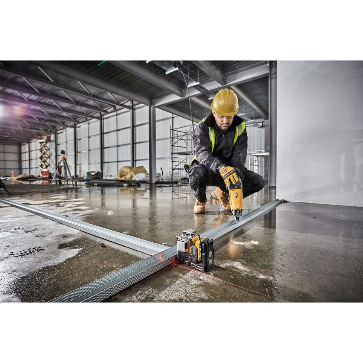 DEWALT DCE089D1R-QW - Láser Autonivelante 3 Líneas 360º con Batería DW 12V, Alcance 30m (50m con receptor), Precisión +/-3mm@10m, IP65 Resistente, Incluye Maletín y Accesorios
