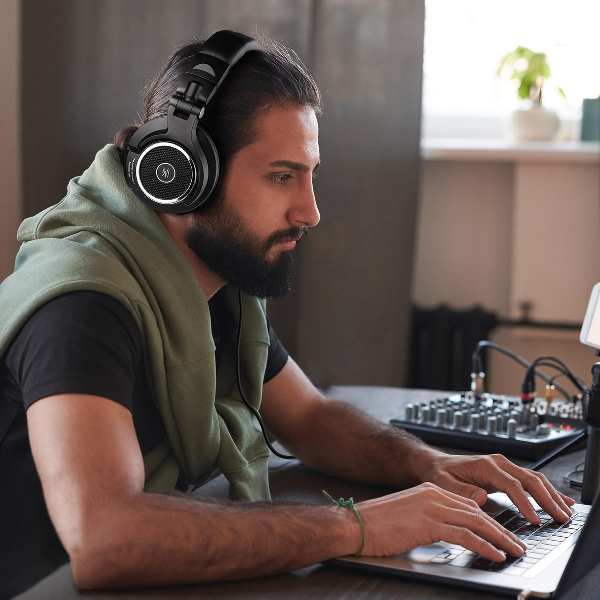 OneOdio Monitor 80-Auriculares Profesionales de Estudio Abiertos de 250 Ω, Cascos Hi-Res con Cable Desmontable (3,5 mm / 6,35 mm), Audífonos para Mezclar Masterizar Editar, Almohadillas de Terciopelo