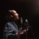 RØDE NT1 5a generación el micrófono con Condensador y Gran diafragma, Salidas XLR y USB, Soporte antivibraciones y Filtro antipop para grabación Vocal, producción Musical y de podcasts (Negro)