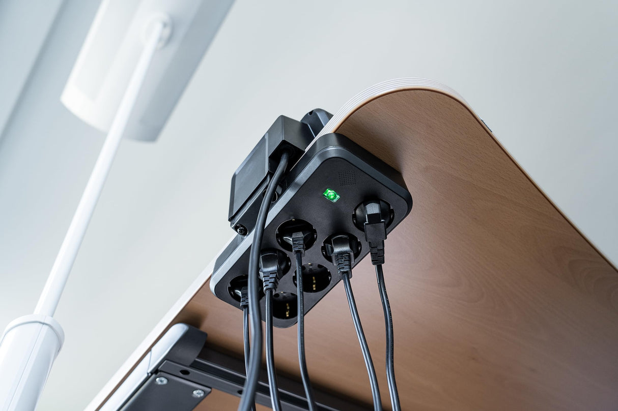 Brennenstuhl Regleta de sobremesa dúplex con Interruptor y protección contra sobretensiones (Regleta Enchufes con USB C Power Delivery, 1x USB C y 1x USB A, 9X enchufes, 2m) Plata/Negro