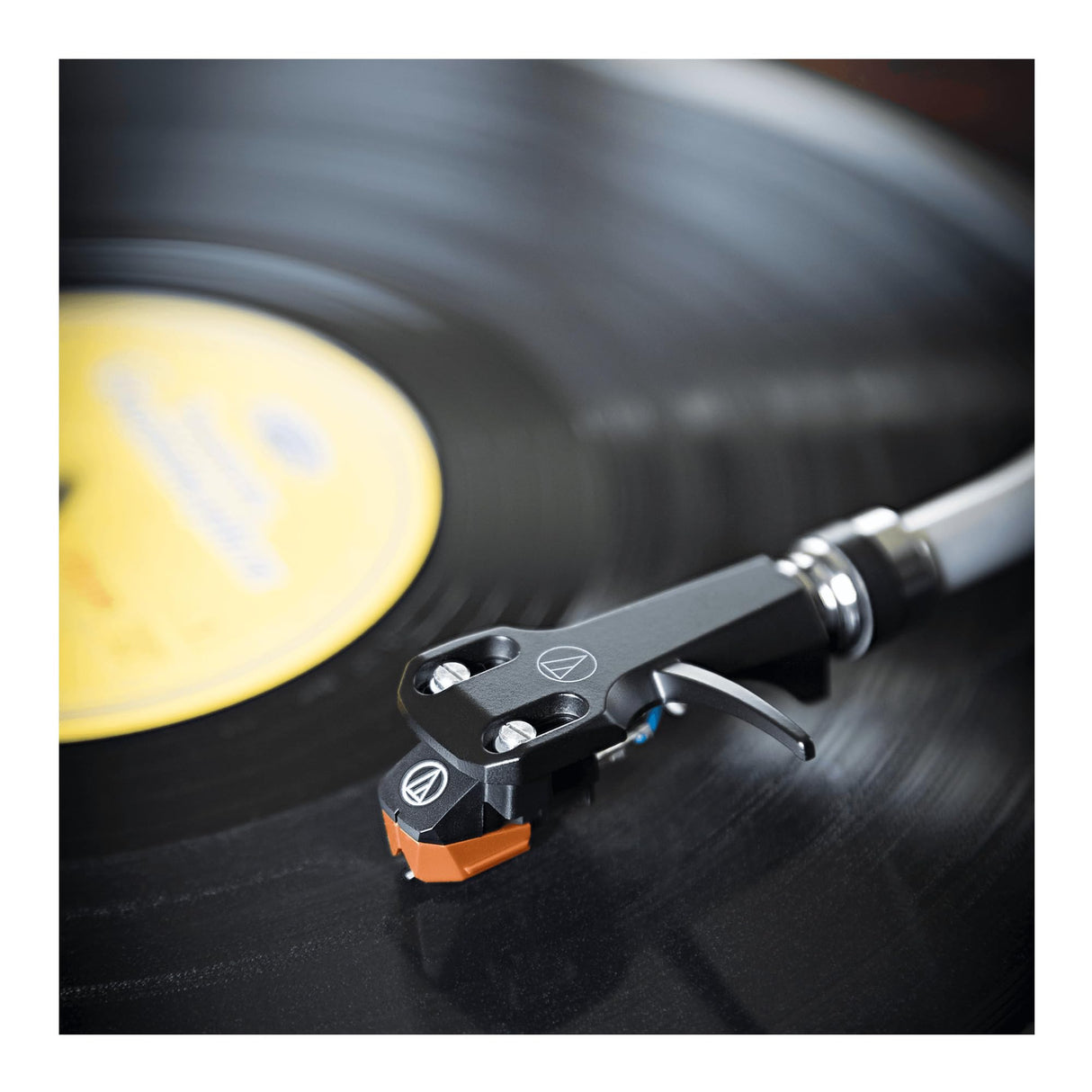 Audio Technica AT-VM95EN/H Headshell/Dual Moving Magnet Cartridge (negro/naranja)