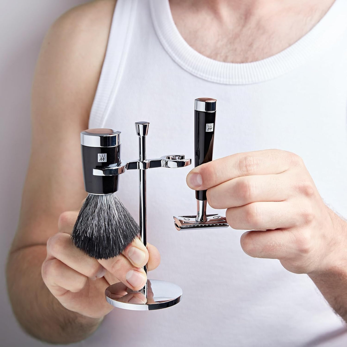 ZWILLING Juego de maquinilla de afeitar con maquinilla de afeitar clásica (3 piezas con brocha de afeitar y soporte, aptas para todas las hojas de afeitar, set de regalo), negro
