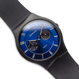 BERING 11939-078 Reloj de cuarzo para hombre con caja de titanio de 39 mm con acabado en negro y esfera azul, correa milanesa, cristal de zafiro y resistencia al agua de 5 ATM