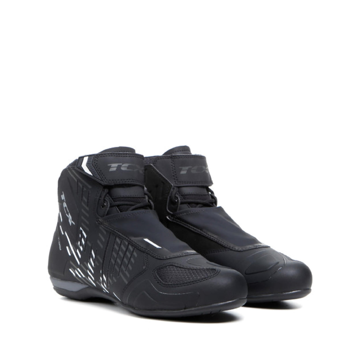TCX - R04D Waterproof, Zapatillas de Moto Impermeables para Hombre, Certificadas con Membrana T-DRY, Cordones y Cierre de Velcro, Parte Superior de Malla, Negro/Blanco