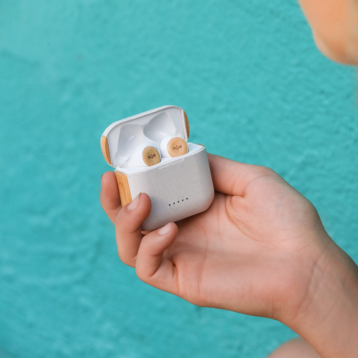 Marley Rebel Earbuds - Funciones de Audio inalámbricas, Recargables y Control táctil, 30 Horas de Tiempo de Reproducción con Estuche Elegante y portátil, Cream