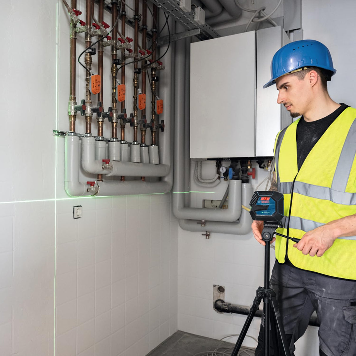 Bosch Professional Nivel láser GLL 20-22 G (soporte LB 10, láser verde, uso en interiores, doble fuente de alimentación, 2 pilas LR6 de 1,5 V, funda protectora)