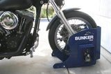 Bunker BP68M Antirrobo Moto Parking Máxima Seguridad, Armazón Blindado con Anclaje al Suelo Garage, Calzo de Rueda Ajustable, Candado Acero