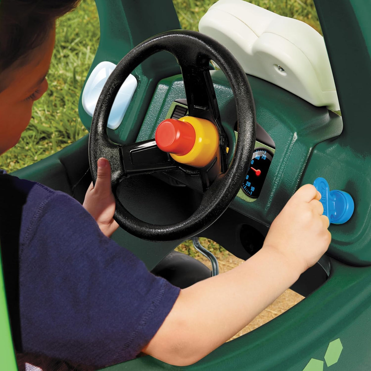 little tikes Cozy Coupe Dino - Correpasillos, Reposapiés Extraíble, Bocina Que Funciona, Botón de Arranque y Tapa de Combustible, Edad: a Partir de 18 Meses