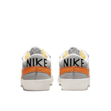 Nike Blazer Low '77 Jumbo, Zapatillas Mujer, White Orange Grey, 41 EU