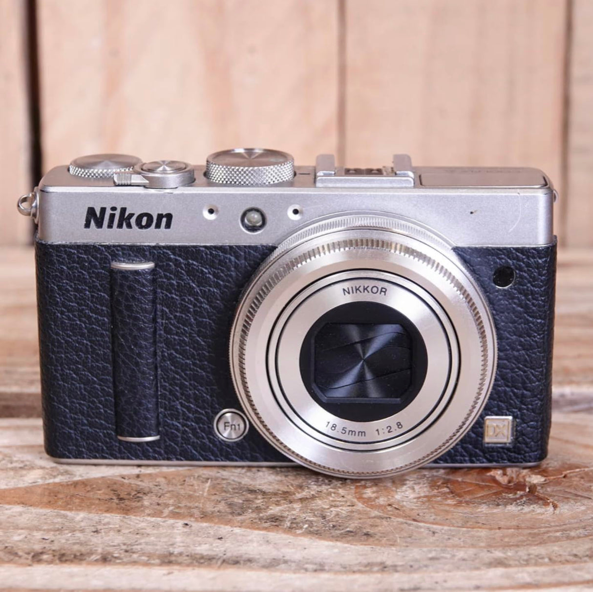 Nikon Coolpix A - Cámara Digital compacta de 16.2 MP (Pantalla 3", Full HD, Gran Angular 28mm), Color Plateado