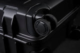 PELI ATX 22 Equipaje de Mano; Equipaje rígido Premium diseñado para Aventuras críticas y Viajes cotidianos; Impermeable y a Prueba de Polvo; Volumen 26L; Color: Negro