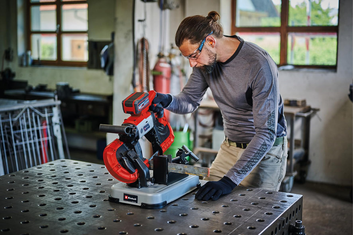Einhell Sierra de banda con batería TE-MB 18/127 Li-Solo Power X-Change (18 V, 115 mm altura de corte, 127 mm anchura de corte, bastidor inferior, luz LED, incl. 2 bandas de sierra, sin batería)