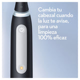 Oral-B iO 4 Cepillo de Dientes Eléctrico con Mango Recargable, 3 Cabezales y Estuche de Viaje, Diseñado por Braun, Regalos Originales para Mujer y Hombre - Negro