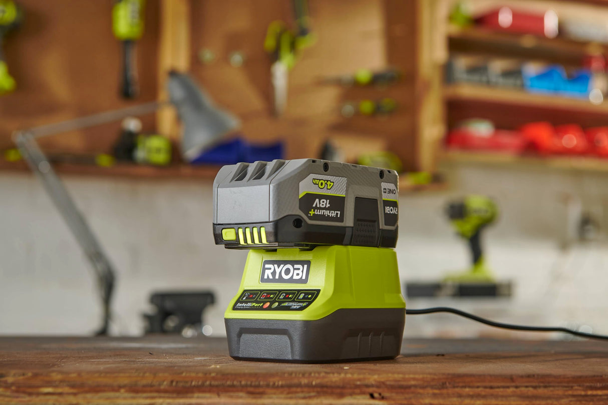 RYOBI – 2 baterías One+ y Cargador de Sonido: 1 batería de 4,0 Ah, 1 batería de 2,0 Ah, 1 Cargador de 2,0 A – RC18120-242X