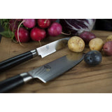 KAI Shun Classic pequeño Santoku 14 cm longitud de la hoja - First Touch - cuchillo de Damasco 32 capas núcleo VG MAX - 61 (±1) HRC - mango de madera Pakka - cuchillo de cocina japonés forjado
