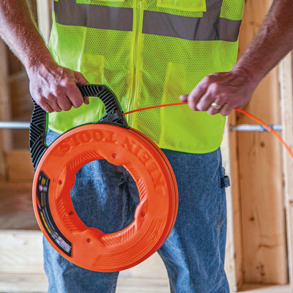KLEIN TOOLS 56383 Cinta de pescado, extractor de alambre de fibra de vidrio multiranura con punta de nailon, carcasa y mango optimizados, 100 pies, naranja/negro