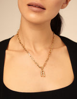 UNO de 50 | Cadena Corta de Aleación de Metales | Bañado en Oro 18K | Joya Artesanal | Diseño Creativo