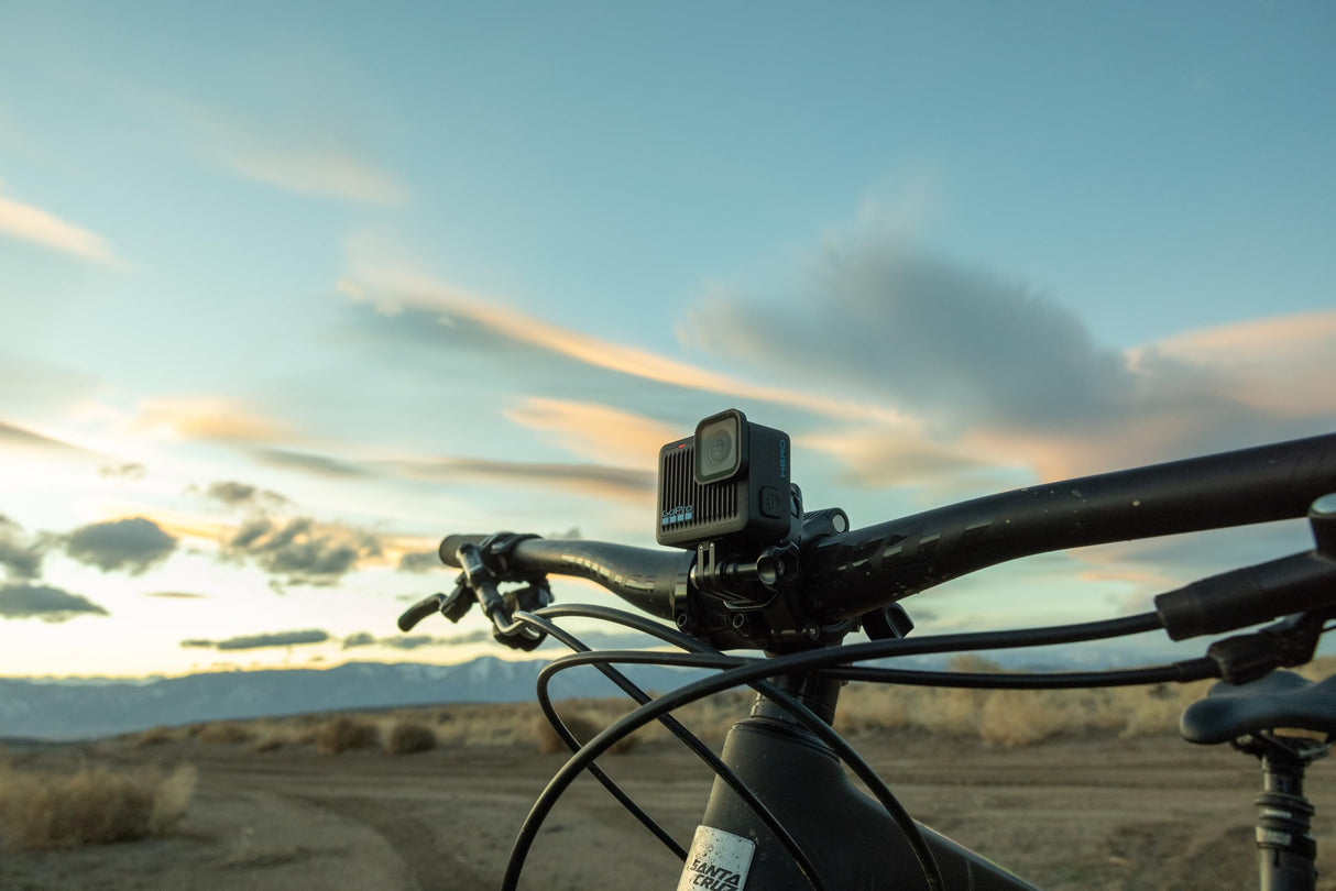 GoPro Hero - Cámara de acción compacta Resistente al Agua con vídeo 4K Ultra HD, fotografía de 12 MP y Pantalla táctil