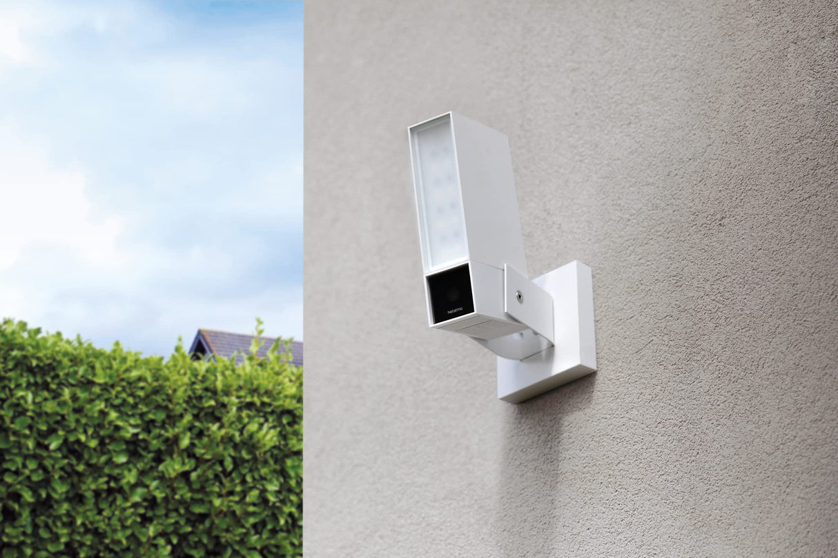 netatmo Cámara de vigilancia al Aire Libre Inteligente Sirena de 105dB, Wi-Fi, iluminación integrada, detección de Movimientos, visión Nocturna, sin suscripción, Blanco, NOC-S-W-IT