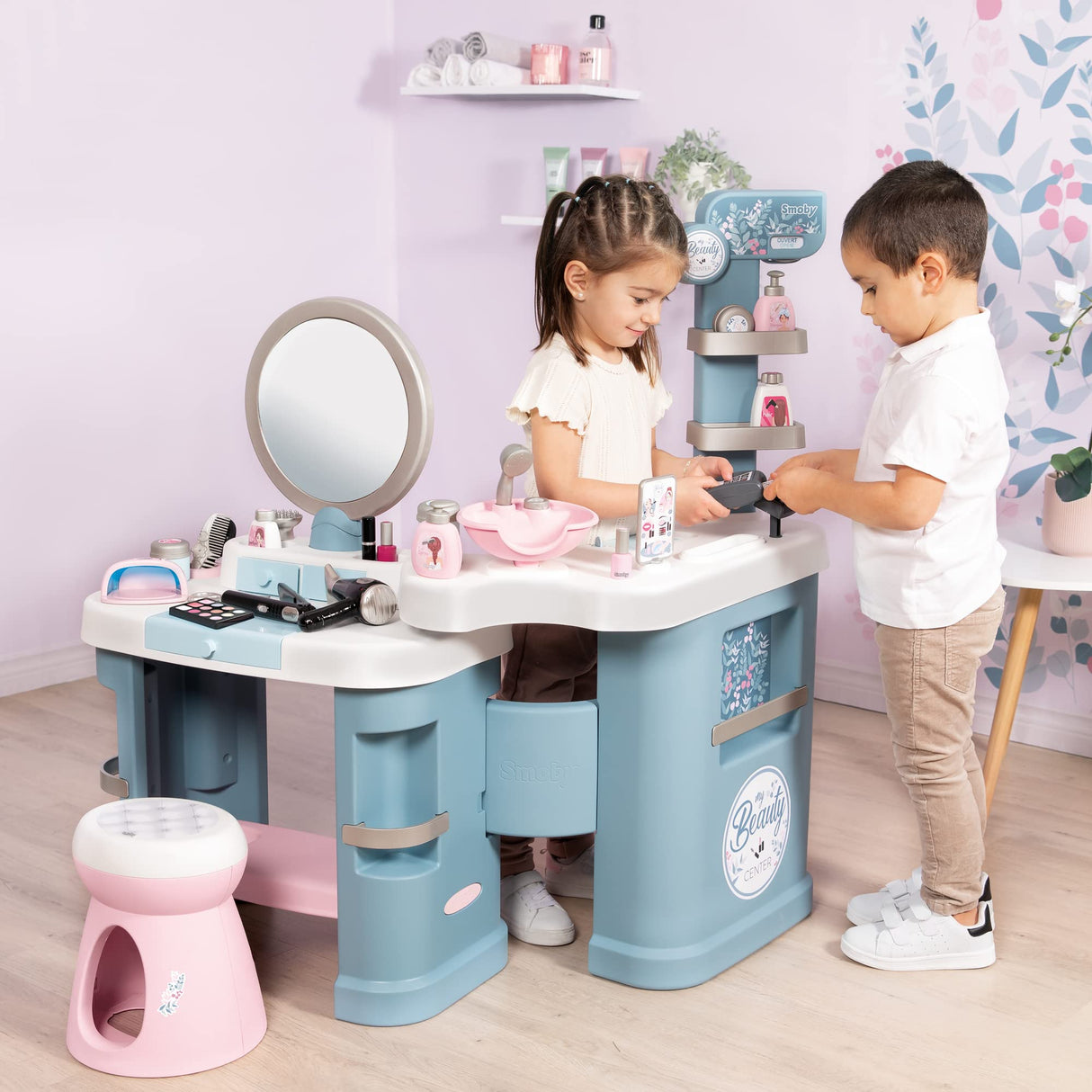 Smoby- Centro de Belleza My Beauty Center, 3 Zonas de Juego: Cosmética, Zona Lavado de Pelo, Caja mostrador, 32 Accesorios, A Partir de 3 años Medidas Montado: 97.5 x 51.4 x 100.2cm (7600320240)