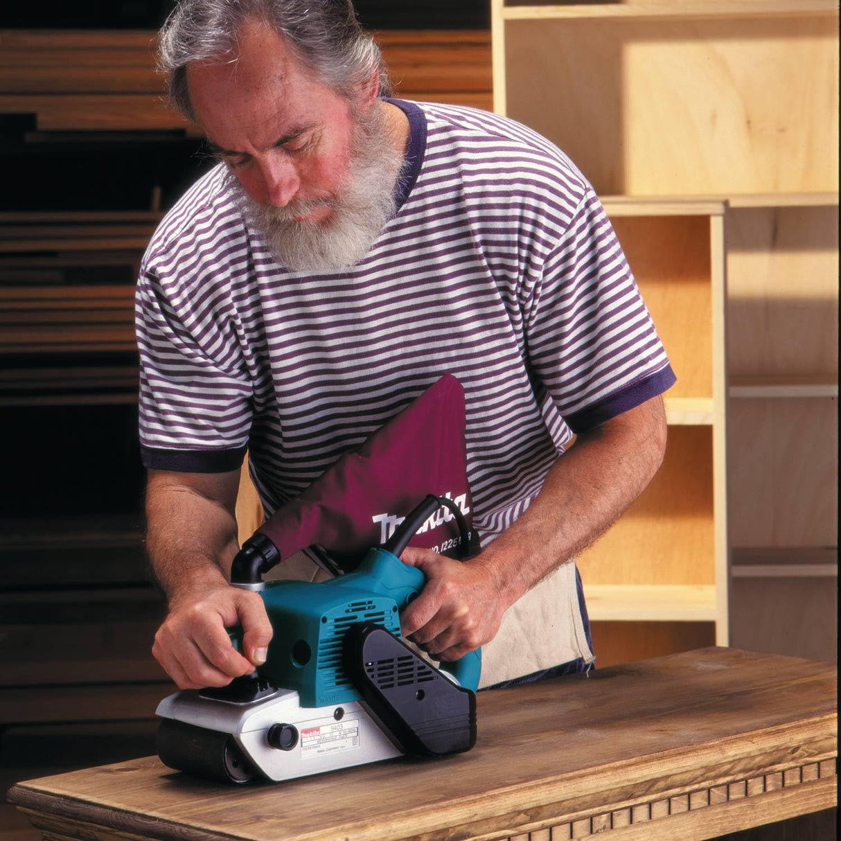 Makita 9403 Lijadora de Banda, 500 m/min, 5.7 kg, 1200 W, 230 V, Azul, 10.2 cm