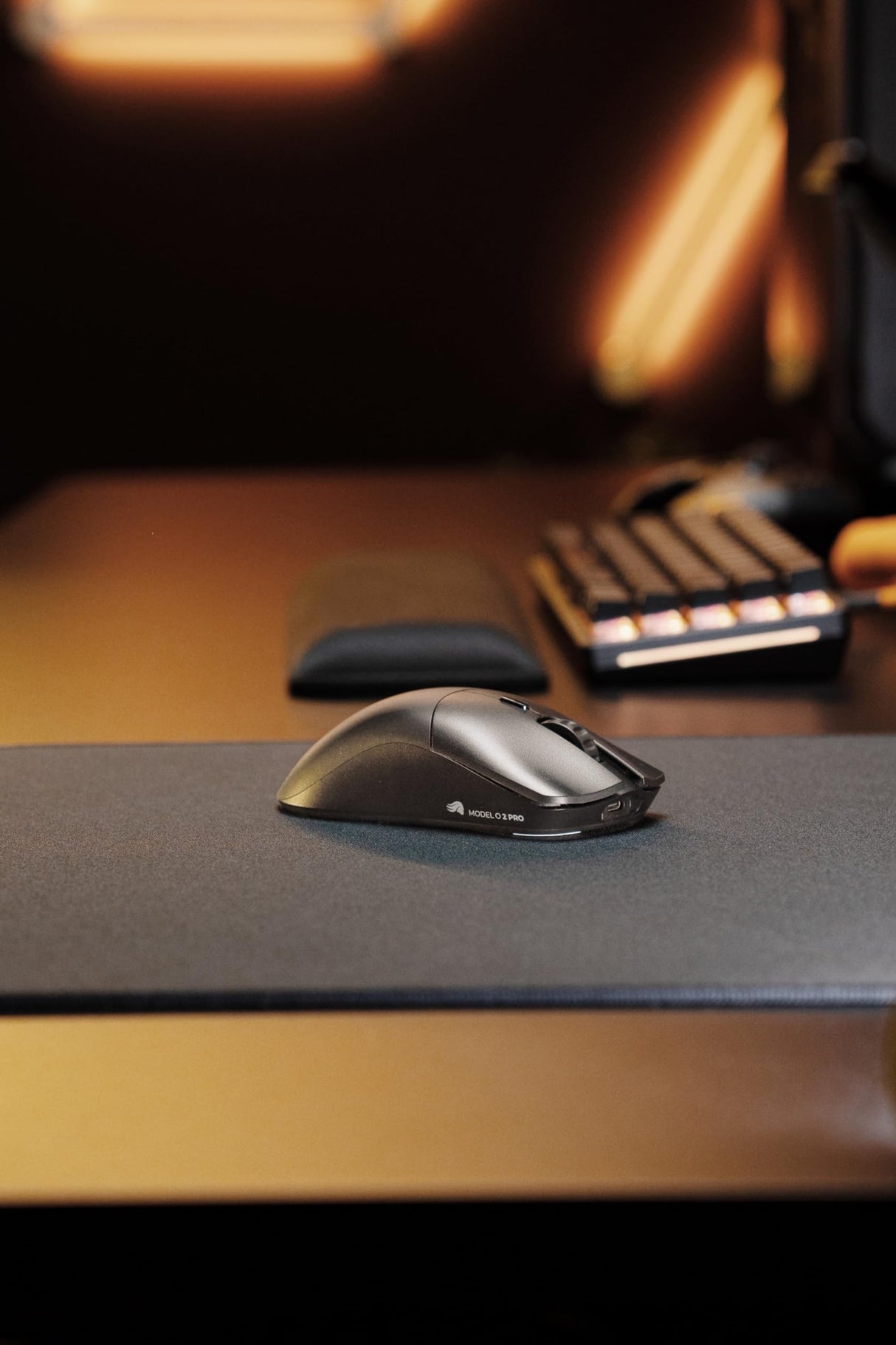 Glorious Gaming Model O 2 PRO Ratón gaming inalámbrico - 2,4 GHz 1 ms de retardo, 100M clics, 57 g ultraligero, gran batería, sensor PPP 26K, RGB, ambidiestro, 6 botones, deslizadores de PTFE - Negro
