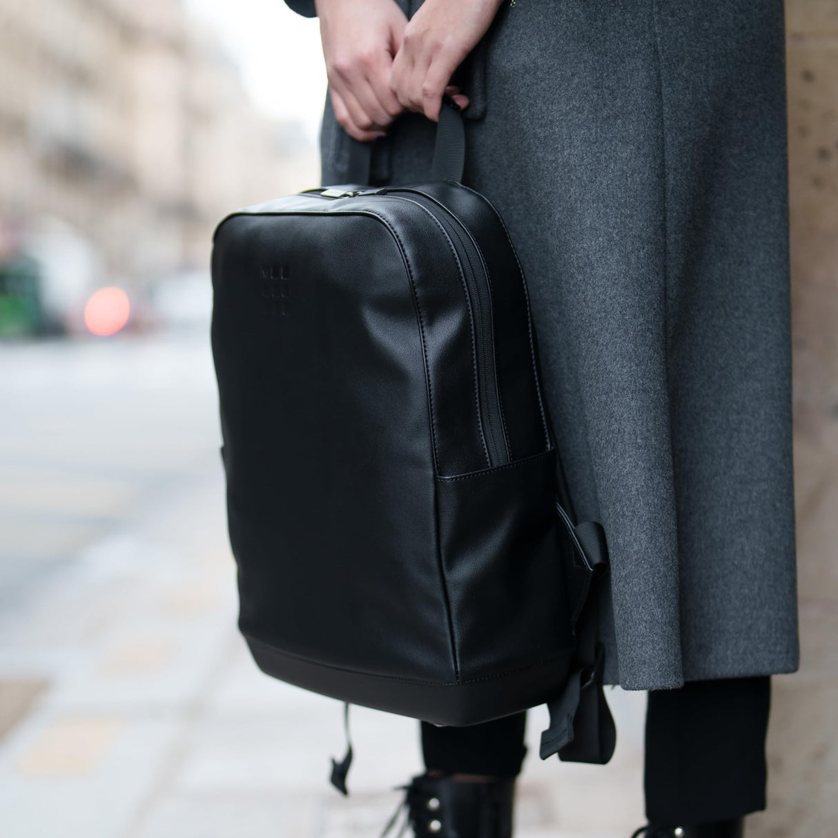 Moleskine Mochila Porta PC Colección Classic, Mochila Compatible con Computadora, Laptop, Notebook y iPad hasta 15'', Dimensiones 32 x 42 x 11 cm, Color Negro