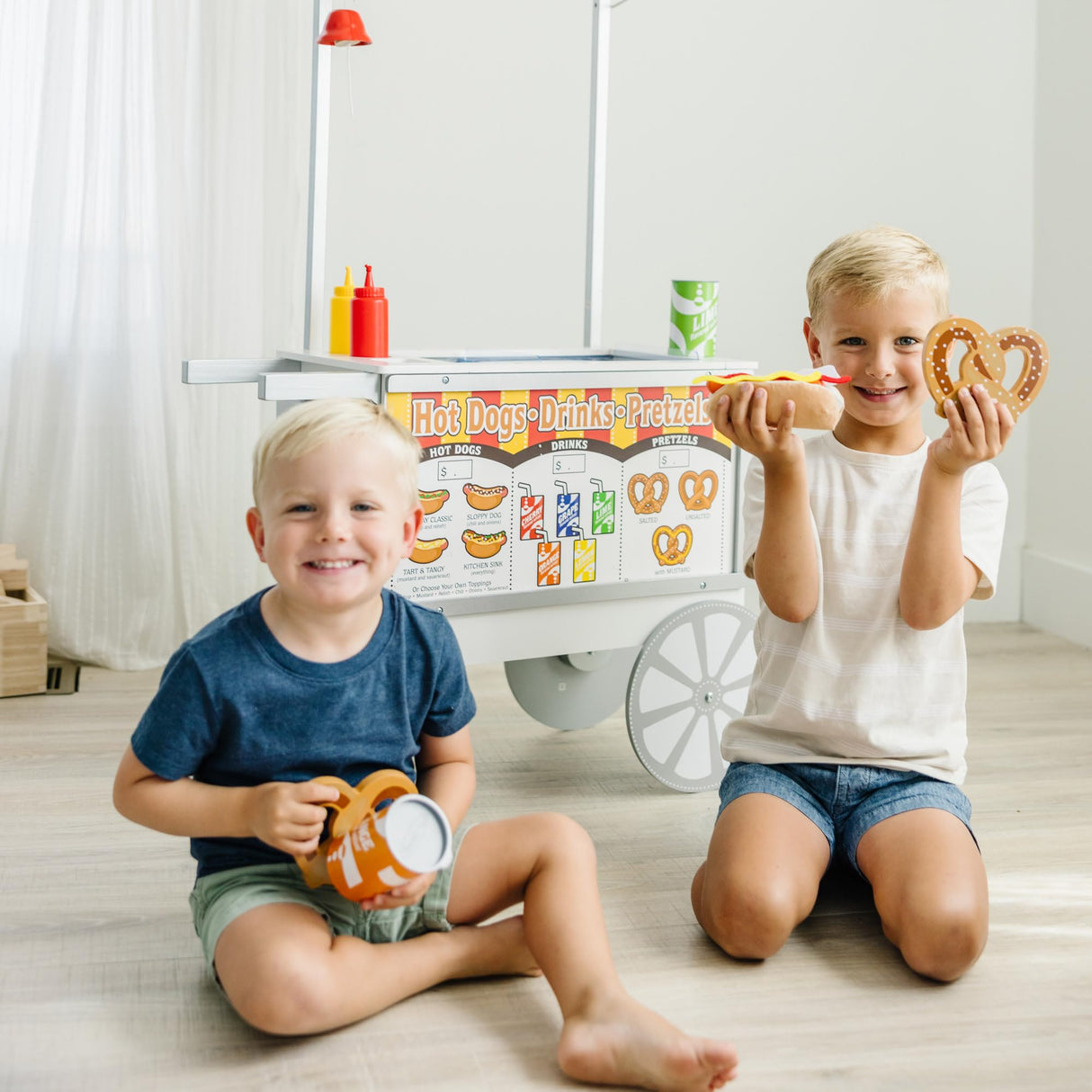 Melissa & Doug Carro de bocadillos y Dulces de Madera, Comida de Madera, Juego de imitación, Gran Set de Juego con Accesorios de Calidad óptima, Tienda o Restaurante para Jugar, Regalo para niños 3+