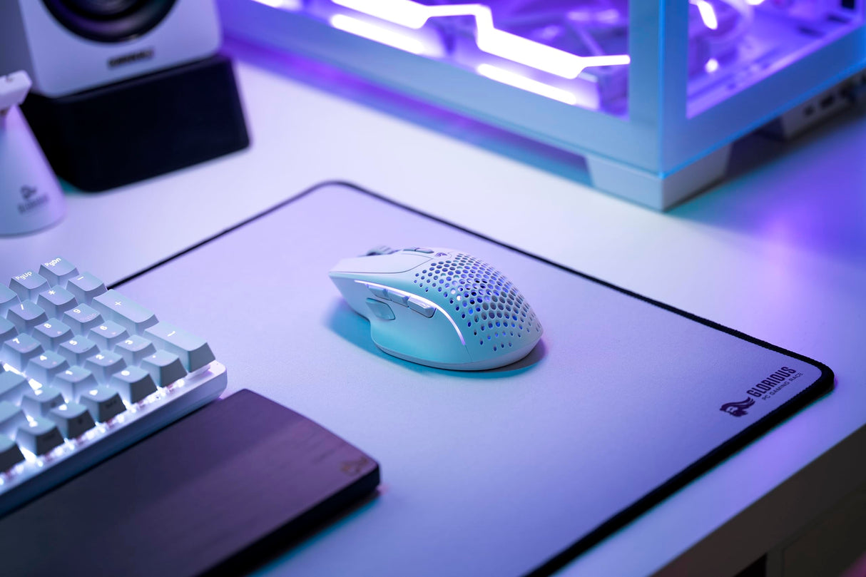 Glorious Gaming Model I 2 Wireless Ratón gaming inalámbrico - Híbrido 2,4 GHz y Bluetooth, superligero, 9 botones (2 intercambiables), RGB, gran batería, MMO/MOBA/FPS, reposapulgares lateral - Blanco