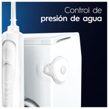 Oral-B Centro De Salud Bucal Irrigador: Irrigador Dental de Agua, Cabezal Oxyjet, Cabezal Water Jet + Cepillo de Dientes Eléctrico iO6 con Cabezal de Recambio, Regalos Originales para Mujer y Hombre